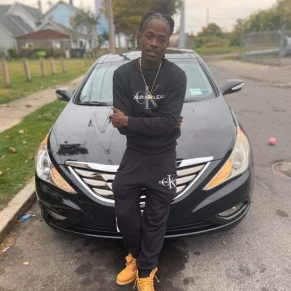 Meet your Posher, Bagg chasing - Picture 1 of 1